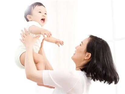 聽說寶寶不能抱著搖晃，真的嗎？