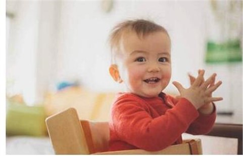 寶寶手部發展有何重要表現呢?